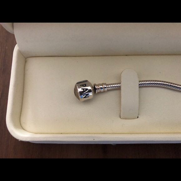 Pandora Bracelet with 3 charms. - Picture 3 of 7